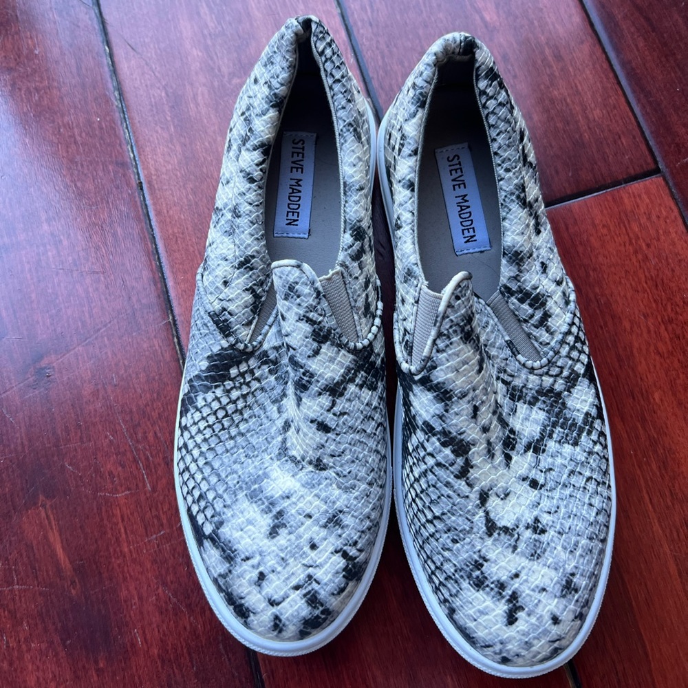 Snake print Steve Madden flats